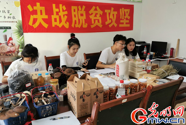 2026世界杯官网师生助力直播带货 江津柿子村2小时获赞8.4万